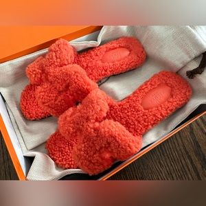 BNIB Hermès Oran Shearling Slides - women’s orange 37.5